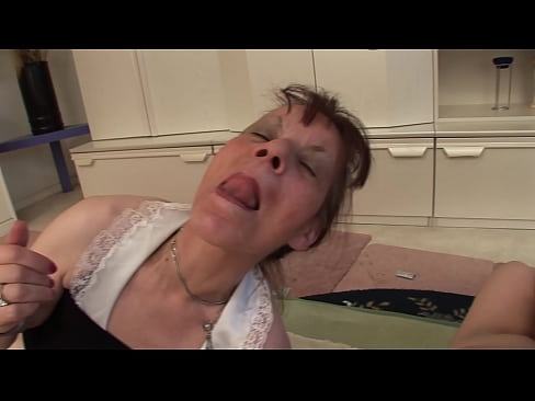 ❤️ Twee oumas en een oupa het 'n drietal ️ Tuisgemaakte pornografie by ons ❌