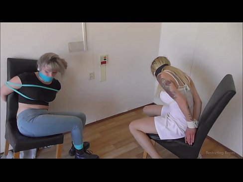 ❤️ Verslaaf / vasgebind en gesnoer / meisie in nood ️ Tuisgemaakte pornografie by ons ❌